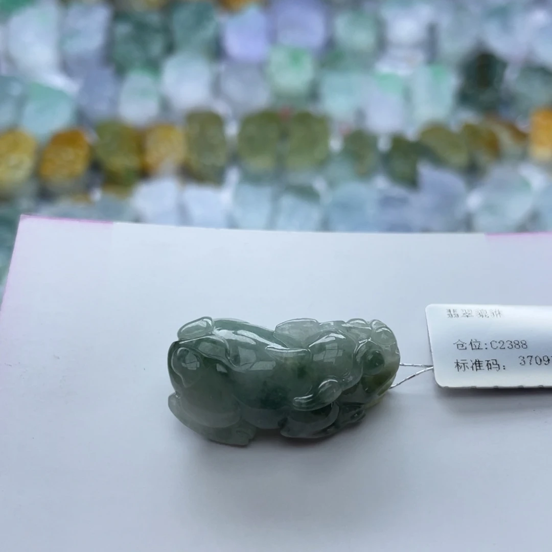 翡翠颈饰未镶嵌貔貅