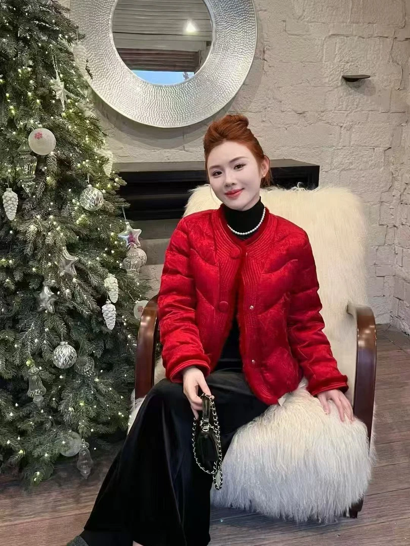 新中式红色圆领真毛拼接国风女2025冬季提花小香风外套