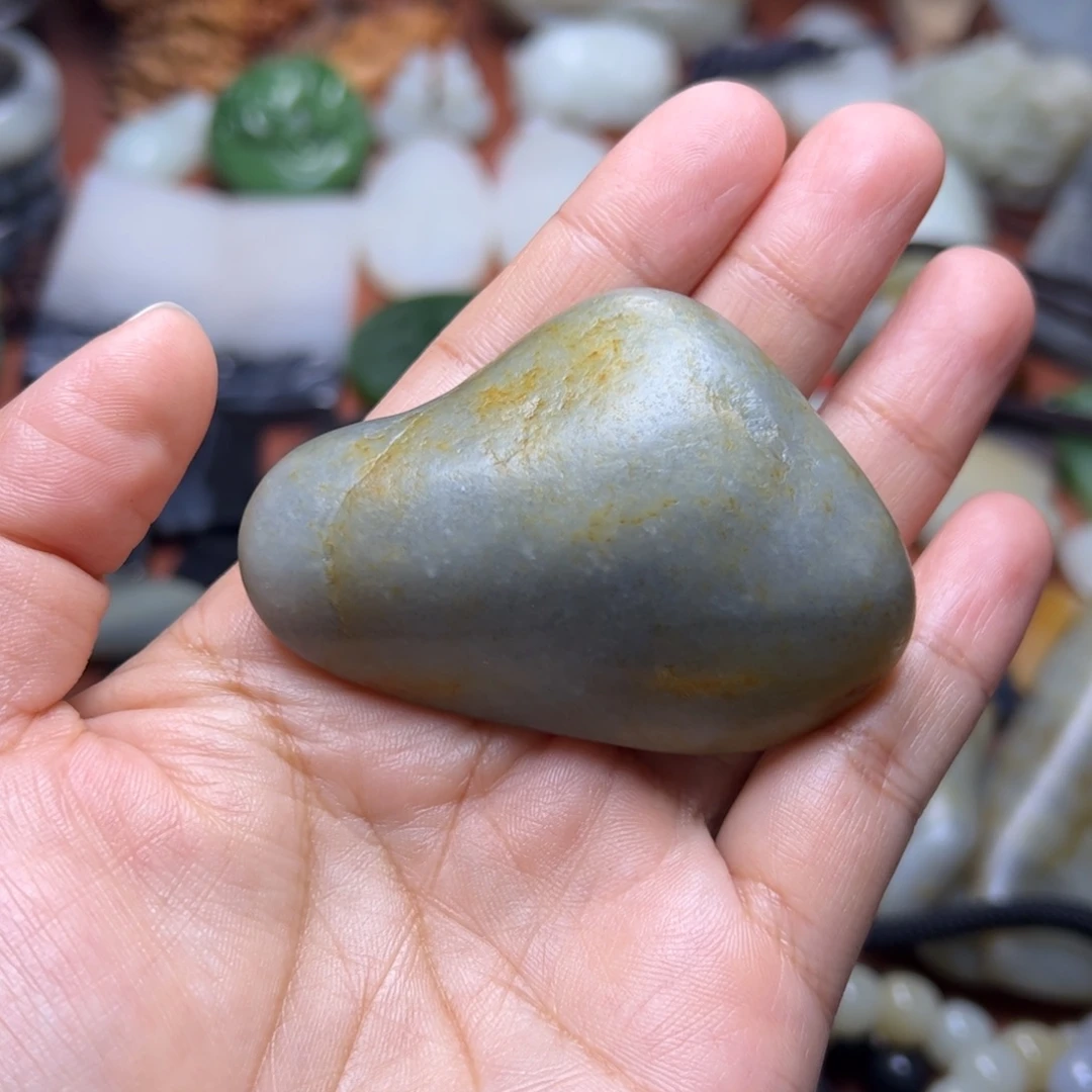 和田玉未镶嵌把件