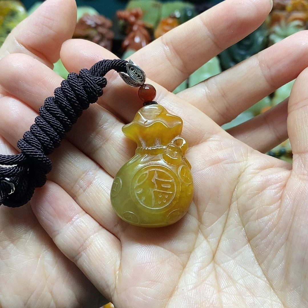 岫玉未镶嵌吊坠(赠链)