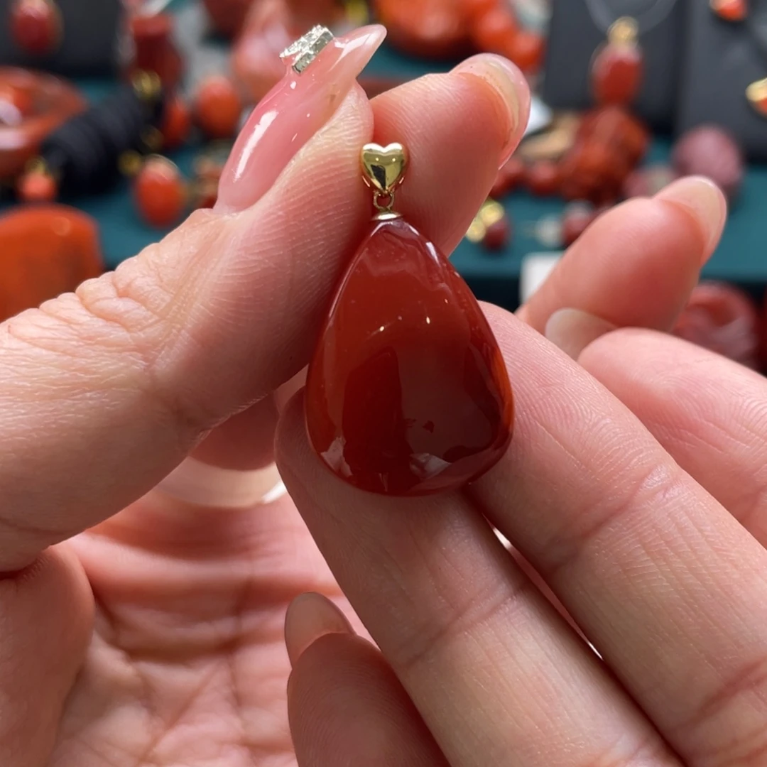 南红玛瑙18K金镶嵌瓦西南红水滴吊坠
