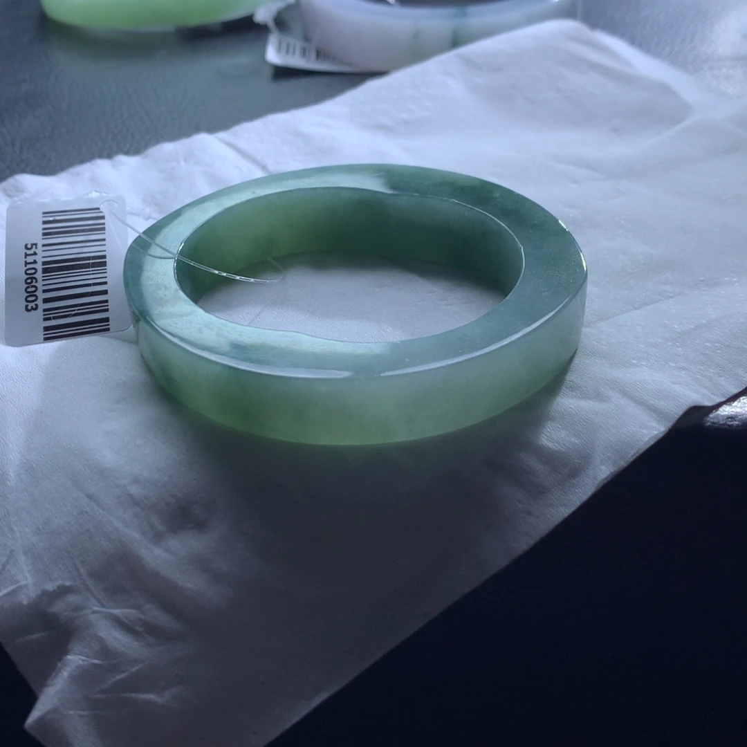 定制翡翠未镶嵌手镯