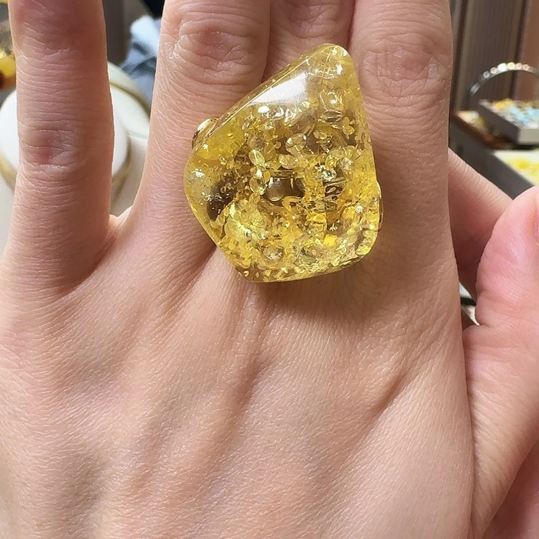琥珀未镶嵌颈饰戒指