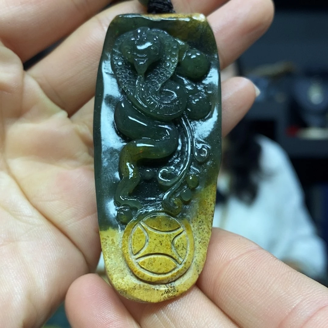 颈饰未镶嵌岫岩河磨玉（透闪石质玉）