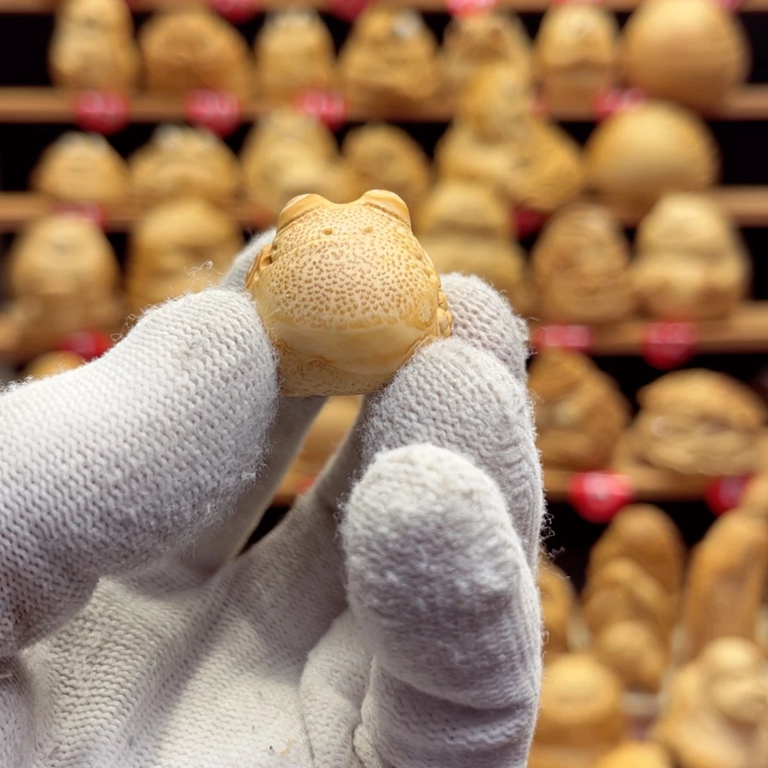 竹飞****鱼竹根雕金蟾手把件