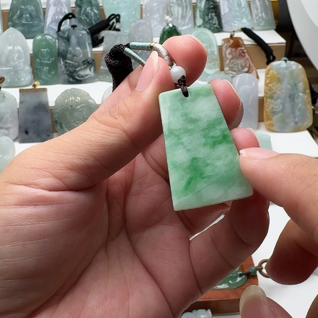 翡翠未镶嵌颈饰78