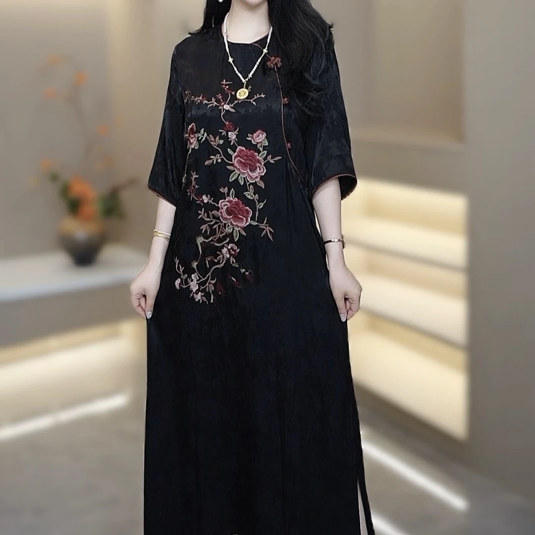 Q45003纽襻绣花连衣裙