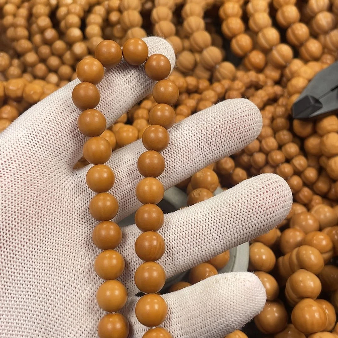 核桃正圆小光珠手持。