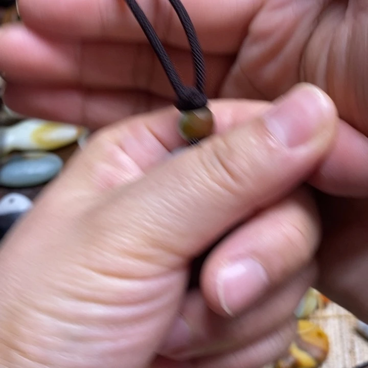 冰***狐蛇纹石玉未镶嵌颈饰