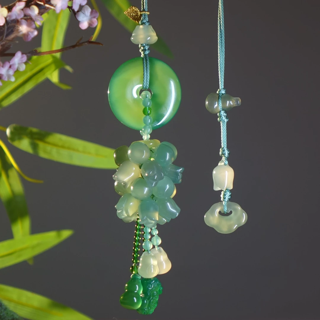 阳绿平安扣-时尚大气天然玉石车挂