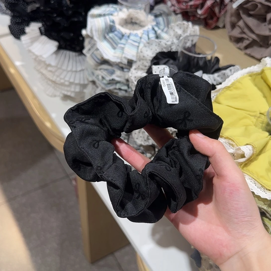 非金属无黑色蝴蝶结