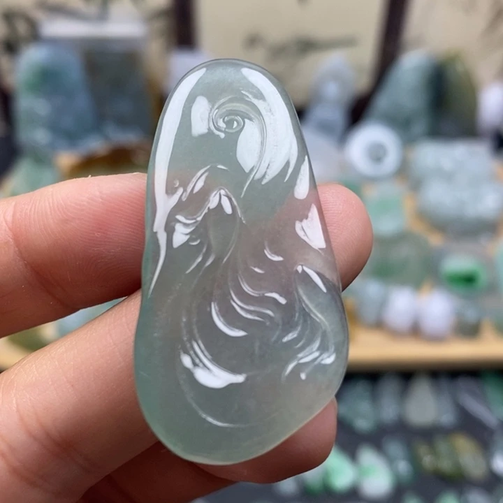 翡翠未镶嵌颈饰年年有余