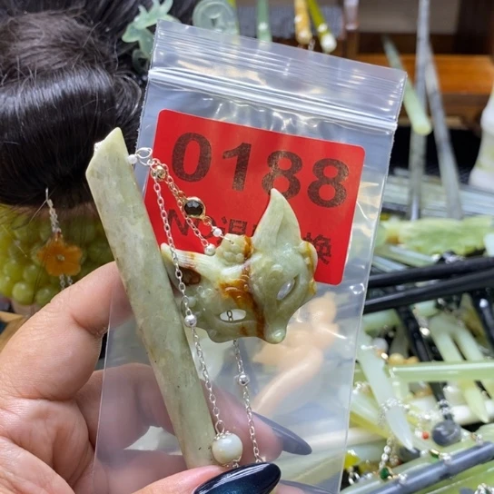 妮***妮未镶嵌蛇纹石玉发簪