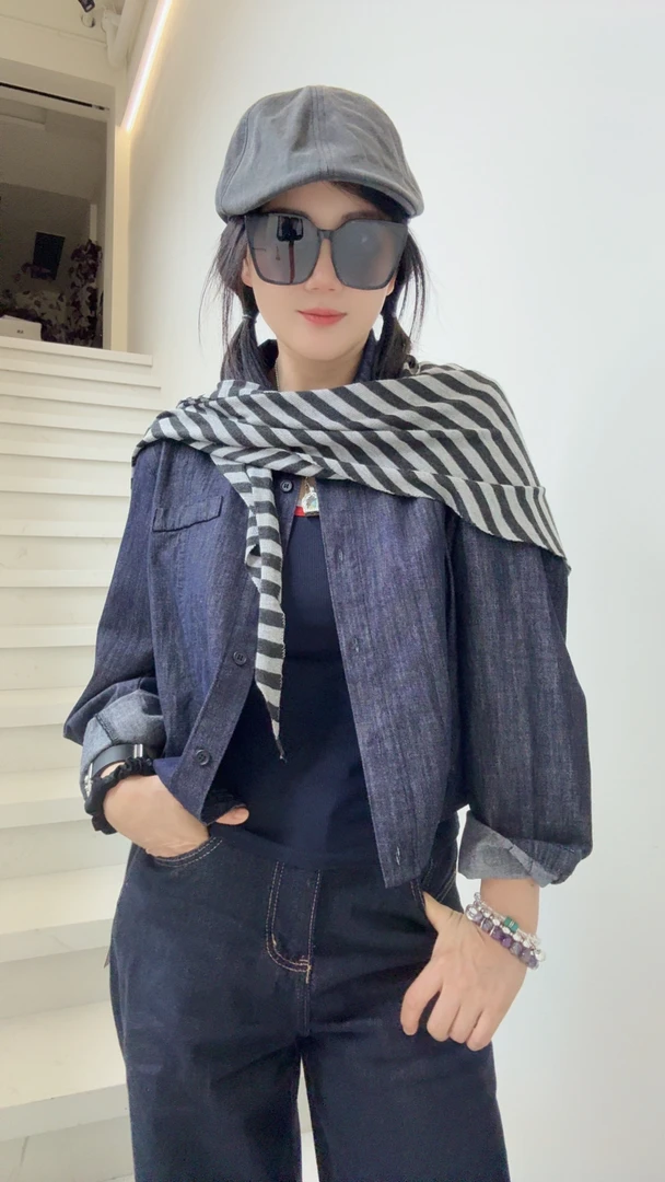 【摩姐姐欧韩】8617秋季新款翻领牛仔衬衫配条纹披肩百搭短款上衣