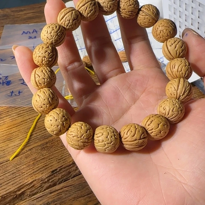 李***白吊坠桃核盘锦花齐