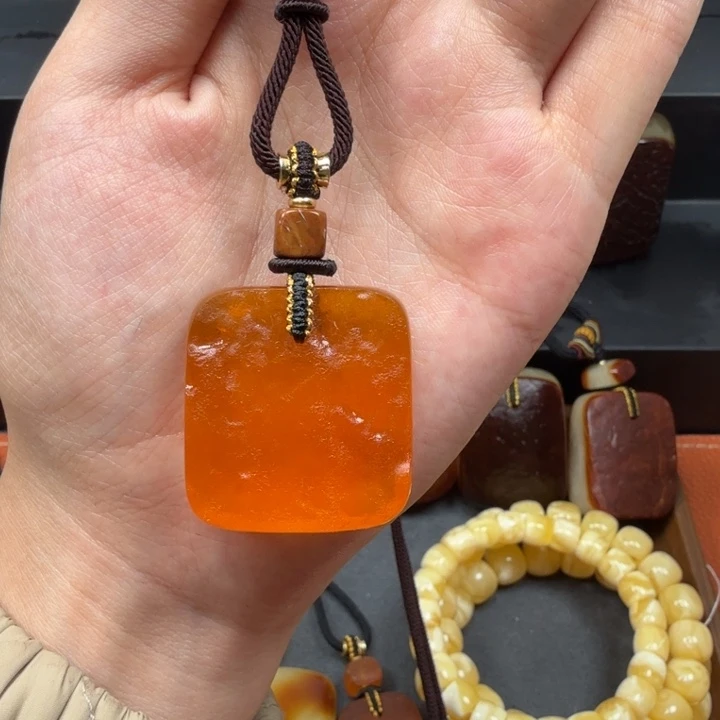 蜜蜡未镶嵌吊坠(赠链)