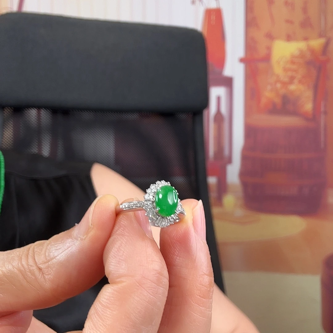 翡翠18K金镶嵌戒指