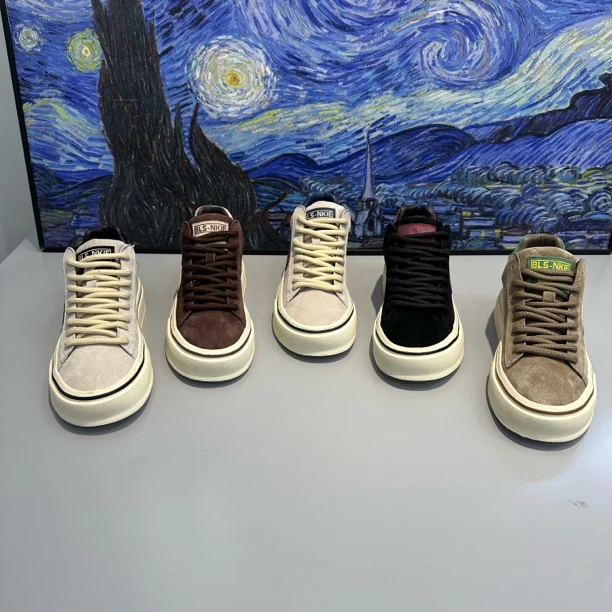 66-533冬季新款男士休闲鞋时尚百搭中帮反绒皮面舒适透气运动鞋