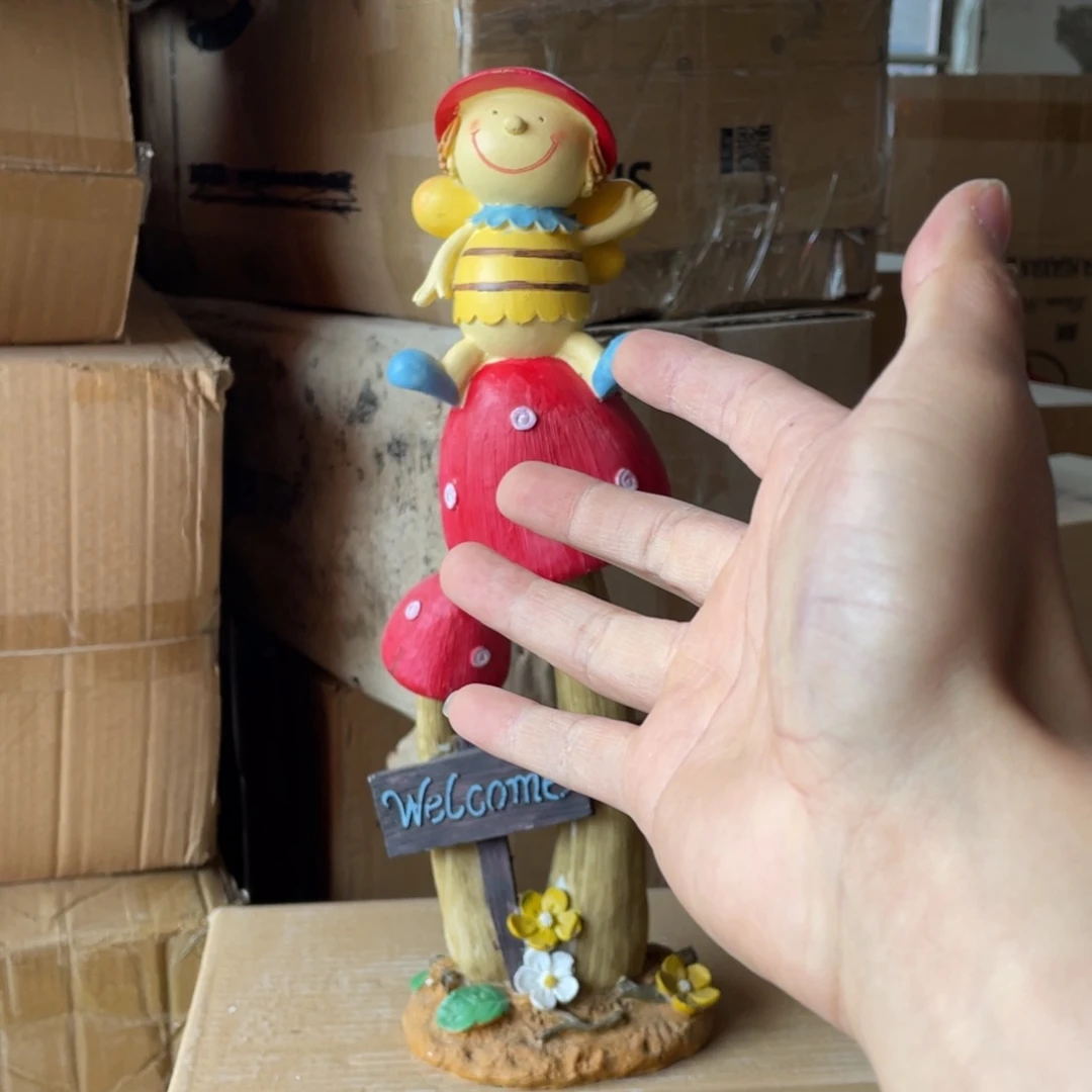 【闪购商品】树脂蜜蜂坐蘑菇摆件