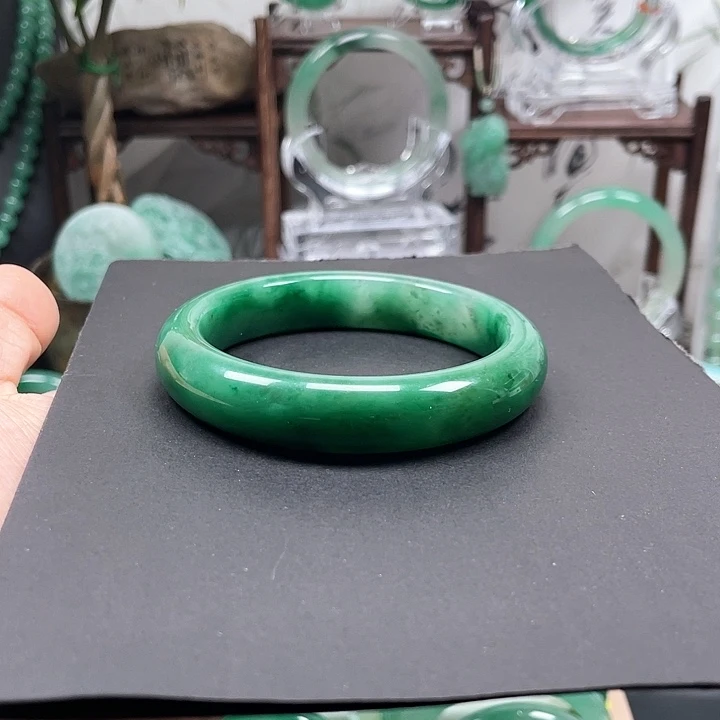 未镶嵌手镯石英质玉