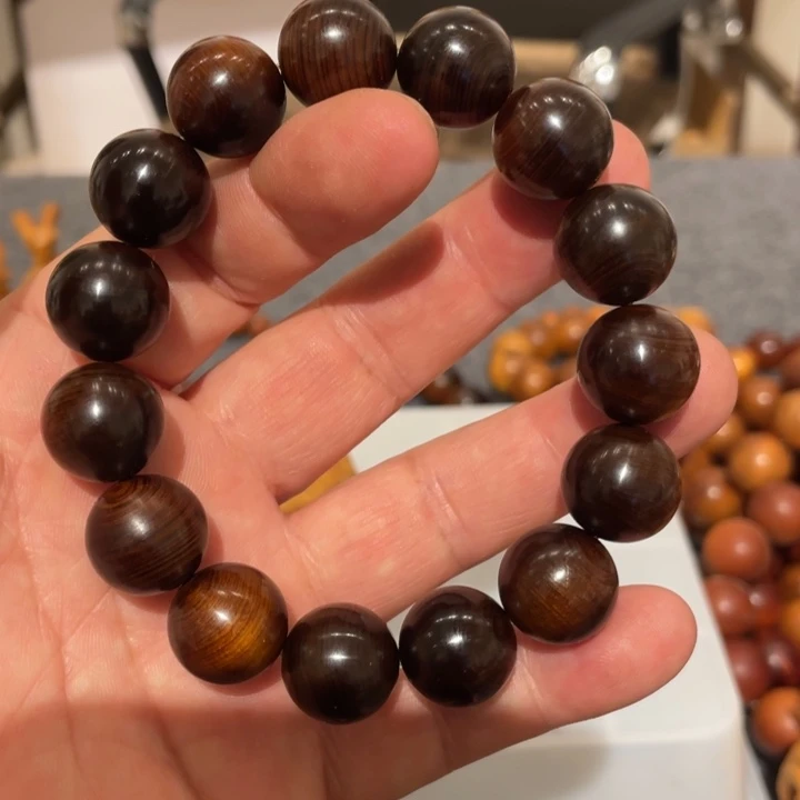 秋***柏木（崖柏）1.5雷击木高抛手串