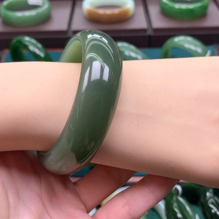 未镶嵌手镯和田玉（碧玉）55.56