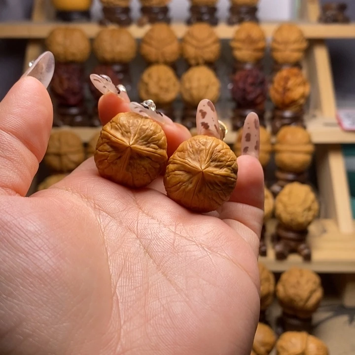 文玩核桃吊坠25金豆四棱Y25