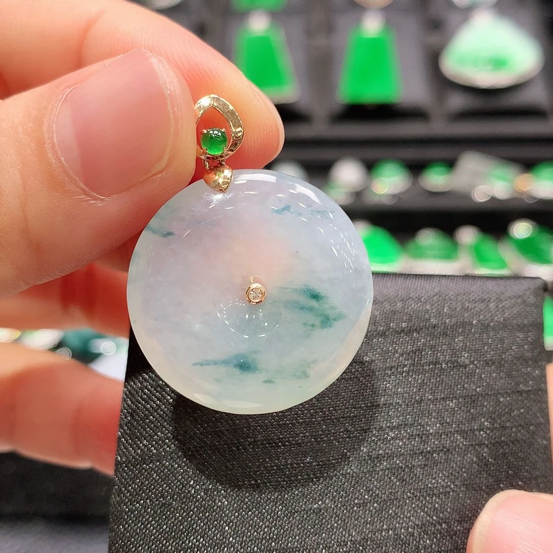 翡翠18K金镶嵌颈饰平安扣