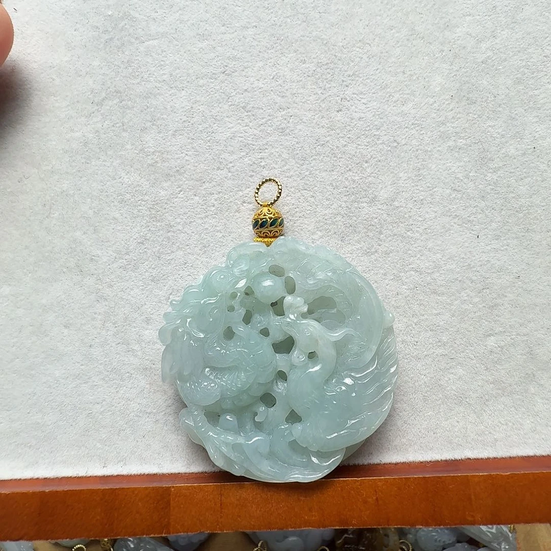 翡翠未镶嵌吊坠(赠链)