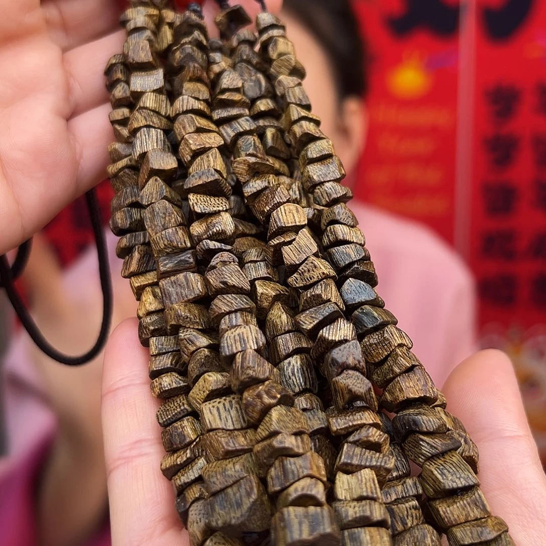 沉香吊坠海南白奇金丝红油壳子车挂多样性发货一条