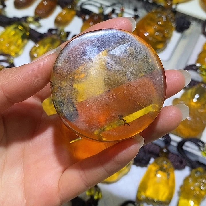 用***5琥珀未镶嵌颈饰吊坠