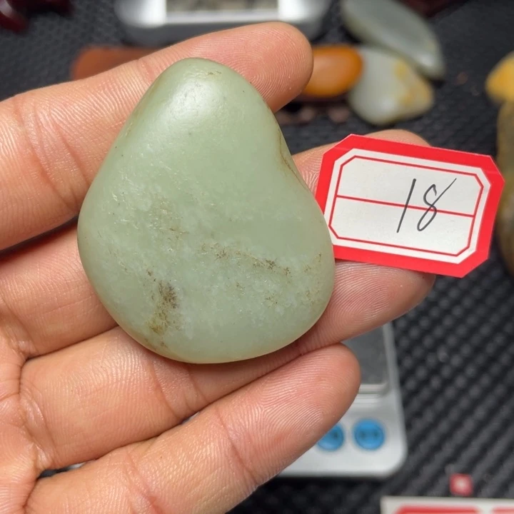 颈饰未镶嵌和田玉18
