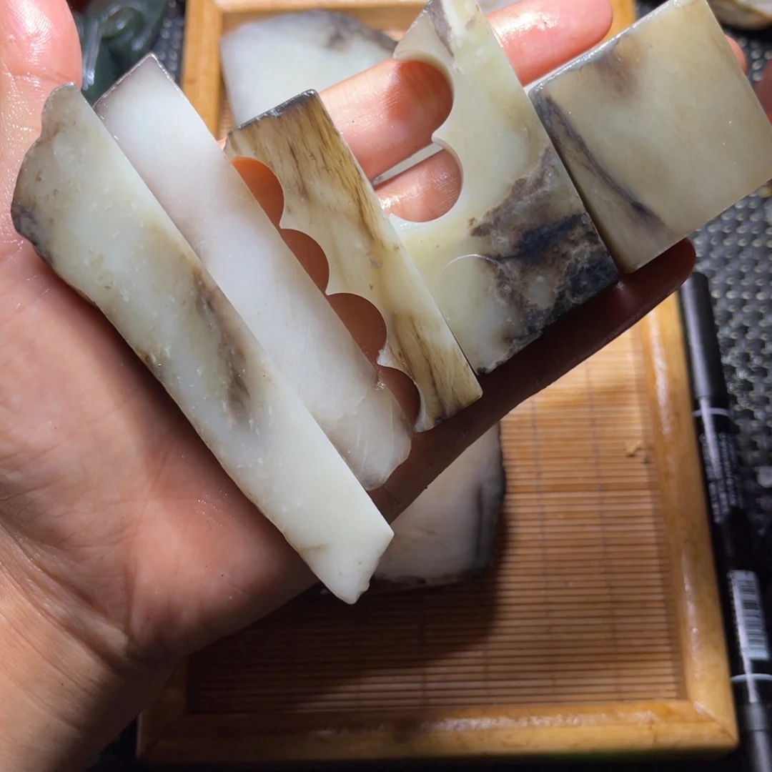 未镶嵌和田玉车挂