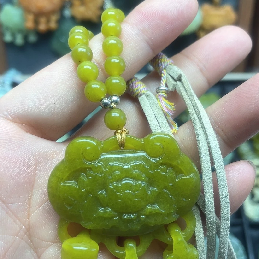 未镶嵌蛇纹石玉颈饰