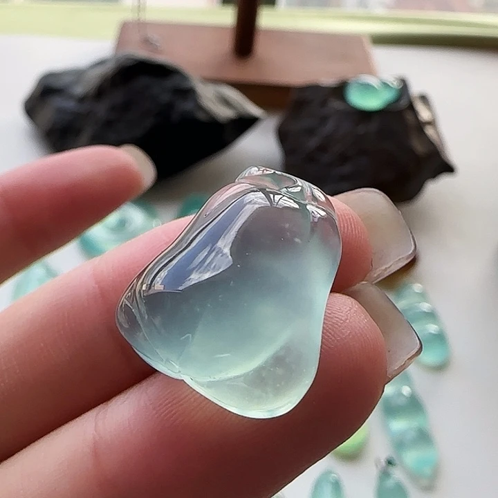 岫玉未镶嵌颈饰岫玉