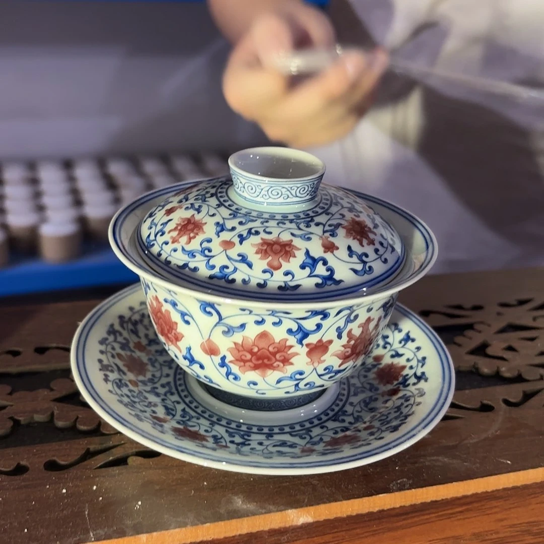 瓷片高白泥釉里红盖碗