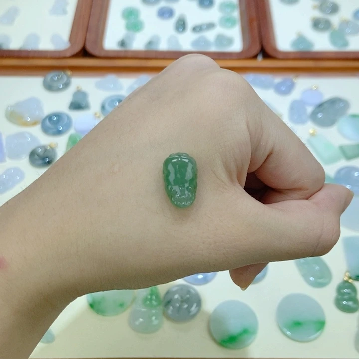 颈饰未镶嵌翡翠貔貅