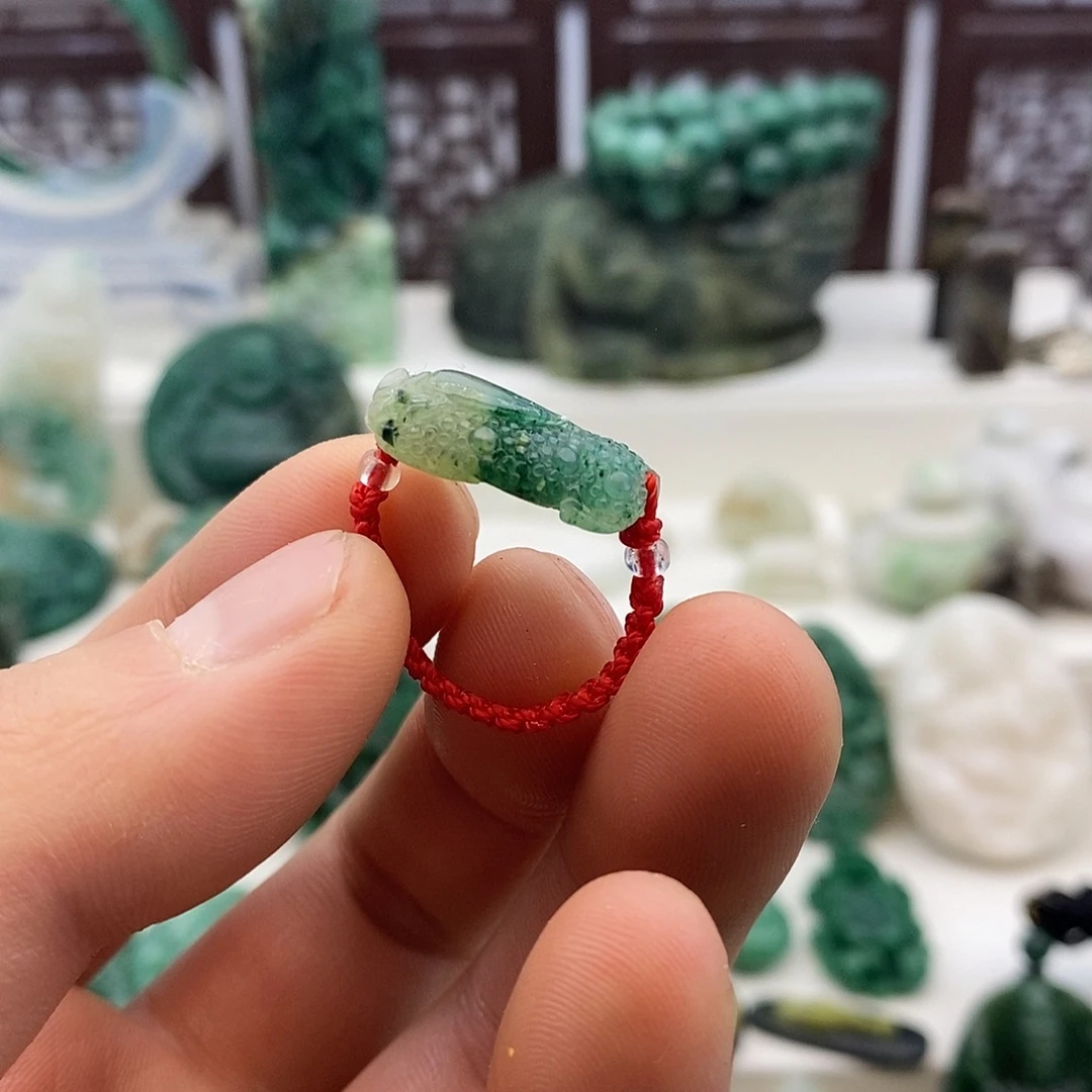 独山玉未镶嵌颈饰