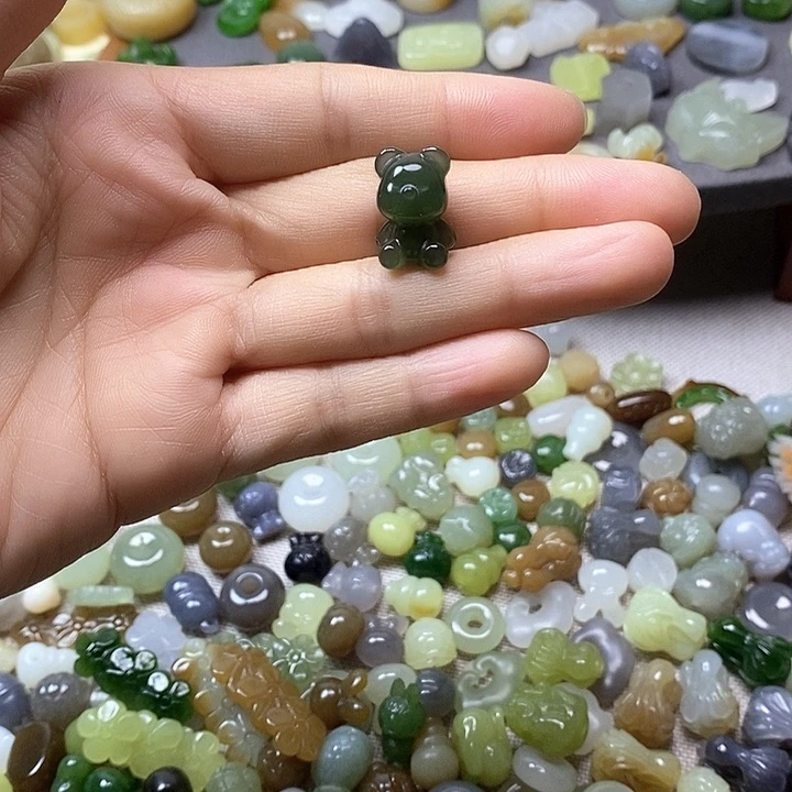 未镶嵌和田玉挂件熊