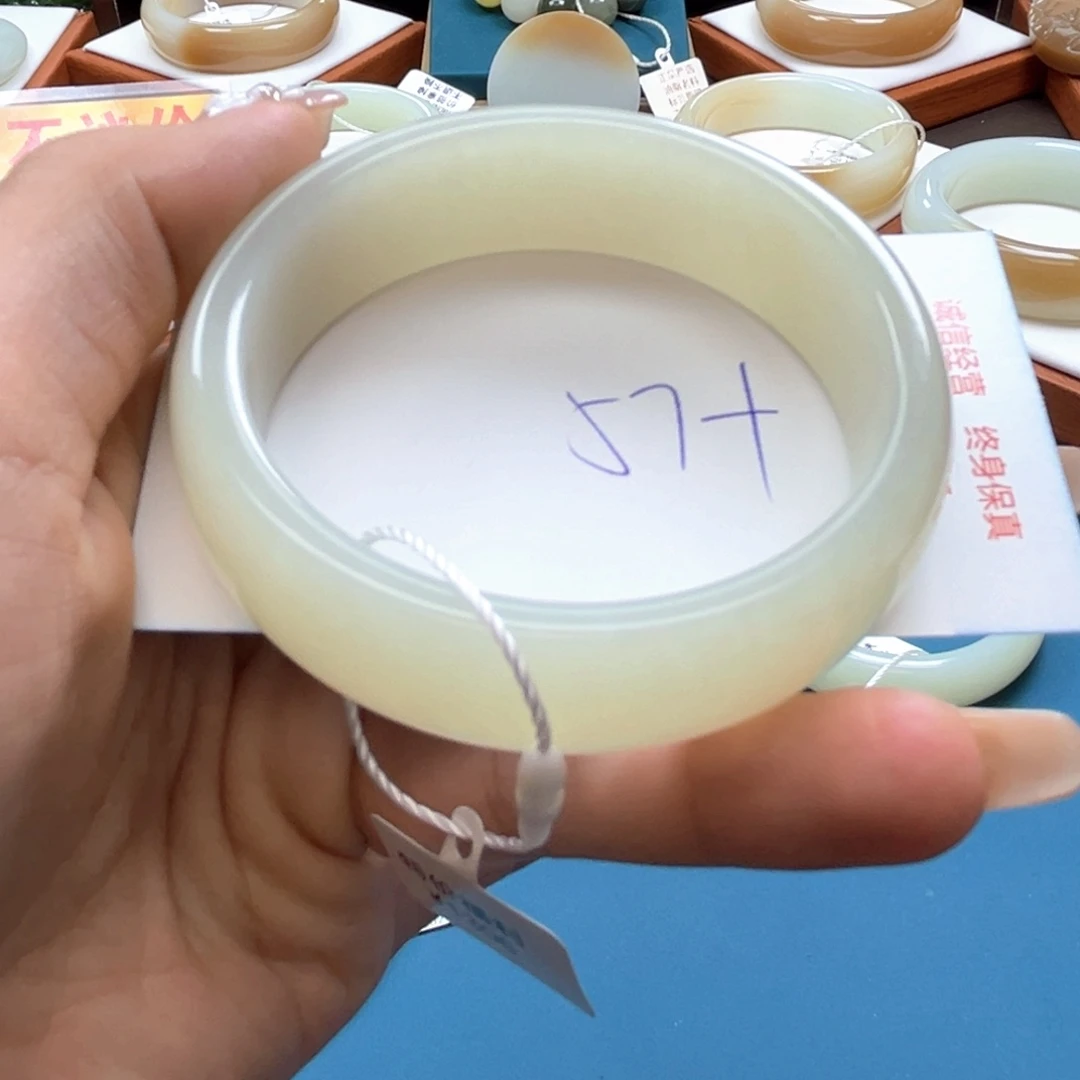 未镶嵌手镯和田玉