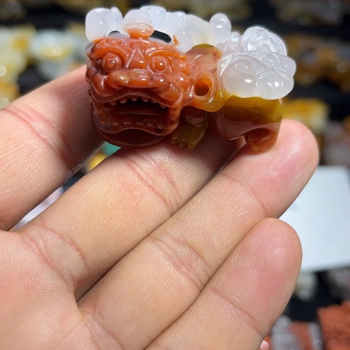 石英质玉（黄龙玉）未镶嵌颈饰