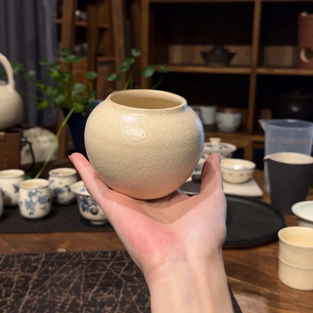 瑕疵。    陶瓷。     陶瓷。