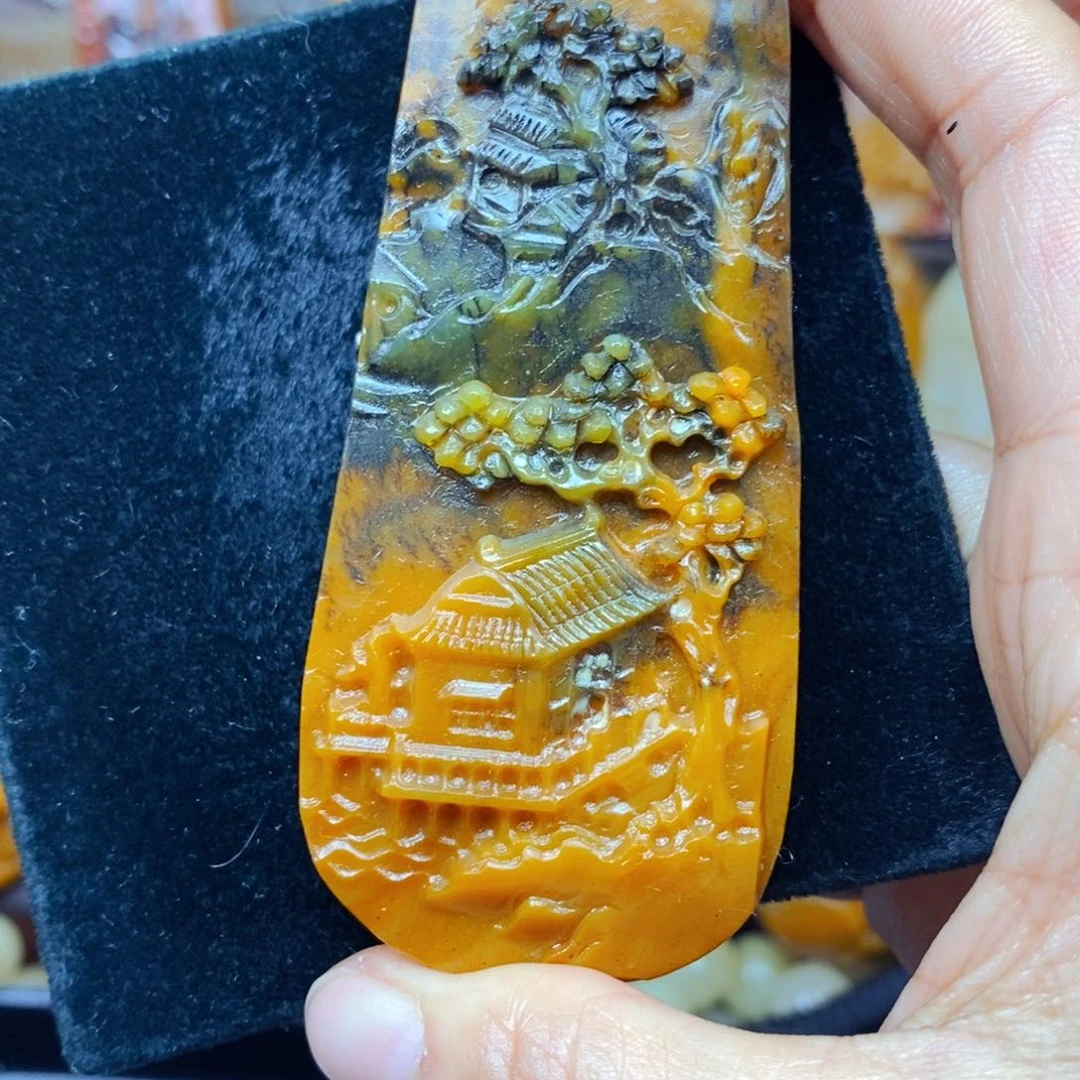 石英质玉（黄龙玉）未镶嵌颈饰