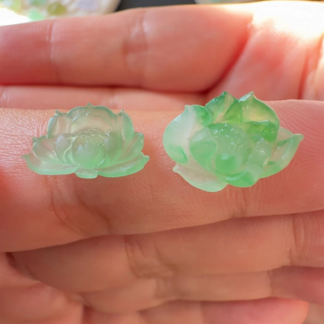 J***e定制翡翠未镶嵌冰阳绿莲花