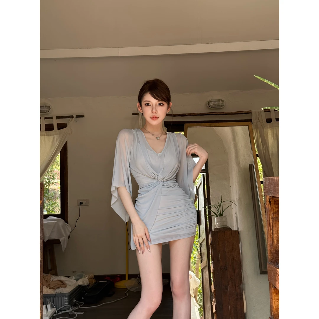 FH粉红“浮生幻镜”设计感收腰性感纯欲包臀两件套LWJ25A1TZ510