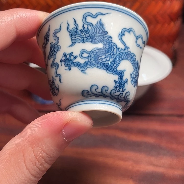 景德镇手绘青花龙纹杯