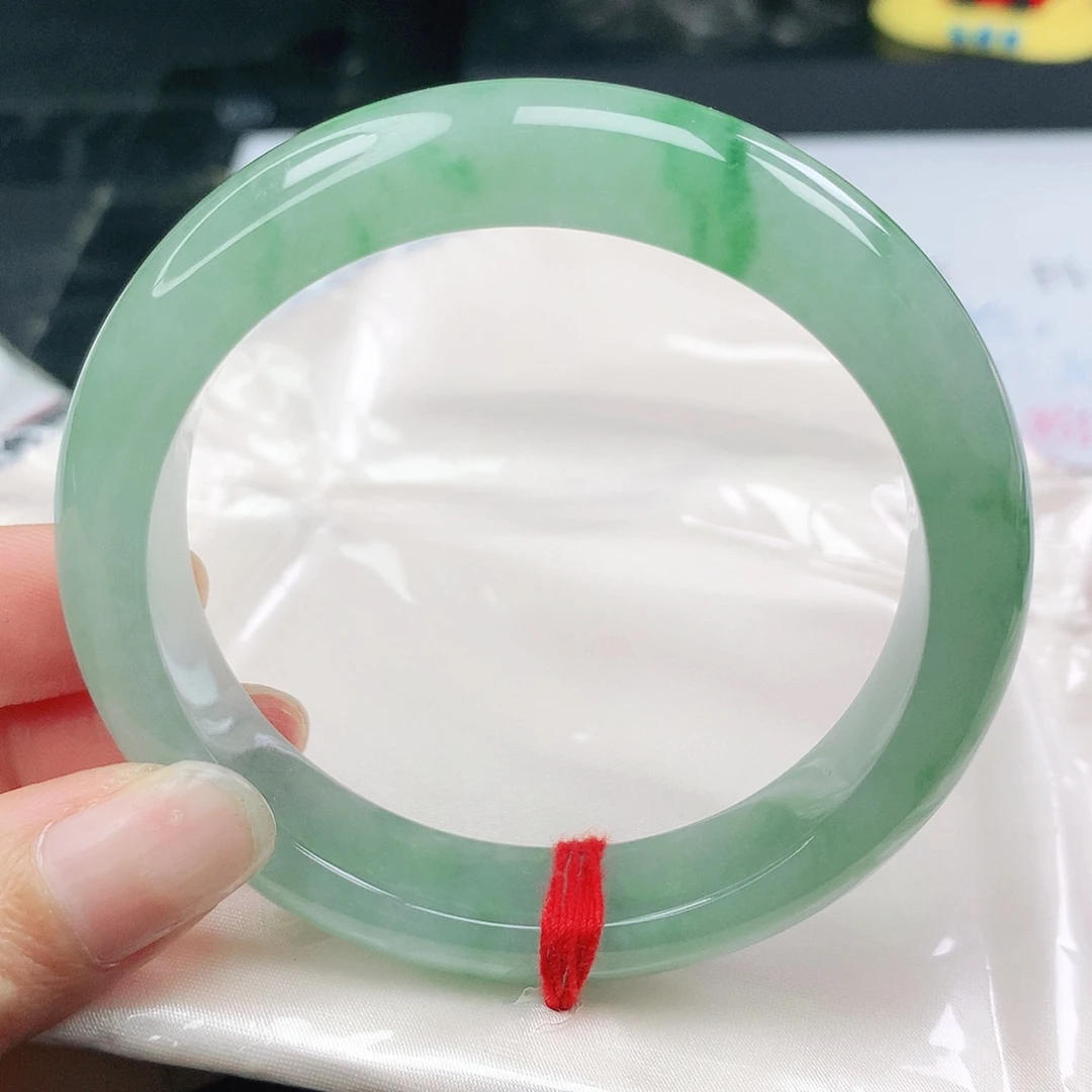 翡翠未镶嵌手镯正