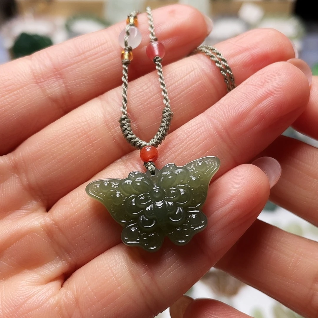 和田玉未镶嵌吊坠(赠链)蝴蝶