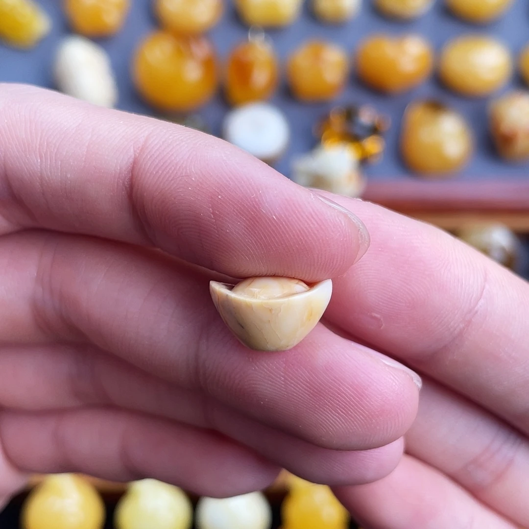 琥珀未镶嵌珠宝奇石