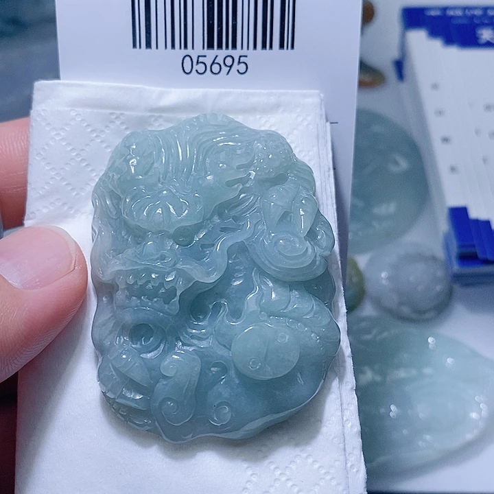 翡翠未镶嵌颈饰天光墟翡翠市场现金代购
